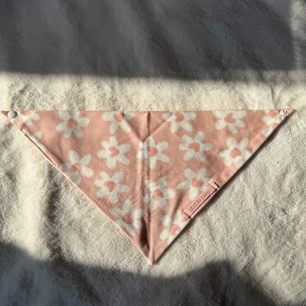 NWT Loic by Design Daisy Heart Pattern Dog Bandana for Valentine's Day, Pink, M